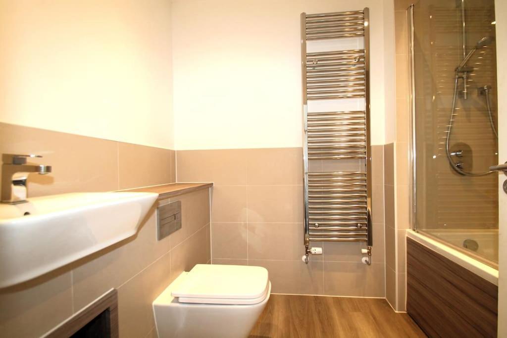 Broomfield  Beaulieu Park - Sleeps 10 - Chelmsfordヴィラ エクステリア 写真