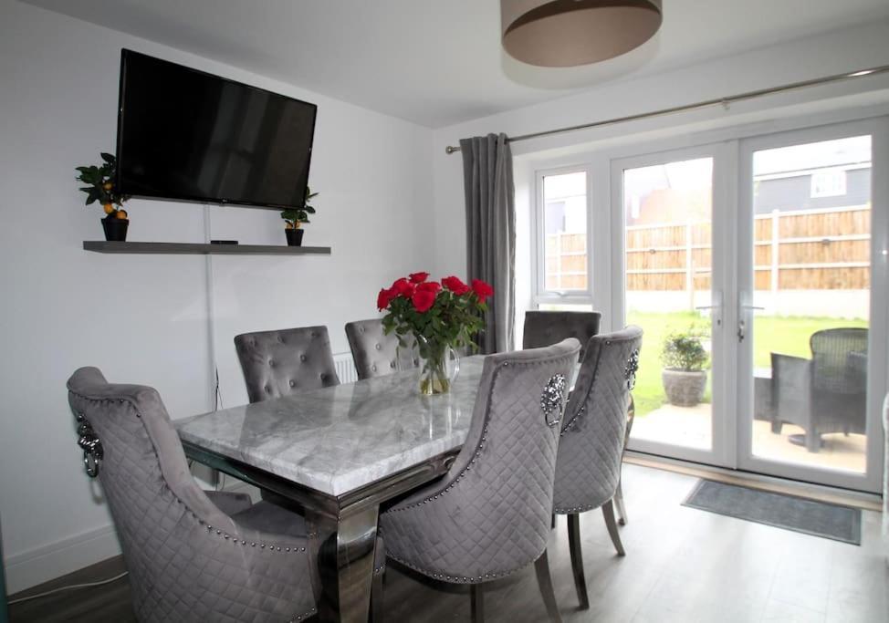 Broomfield  Beaulieu Park - Sleeps 10 - Chelmsfordヴィラ エクステリア 写真